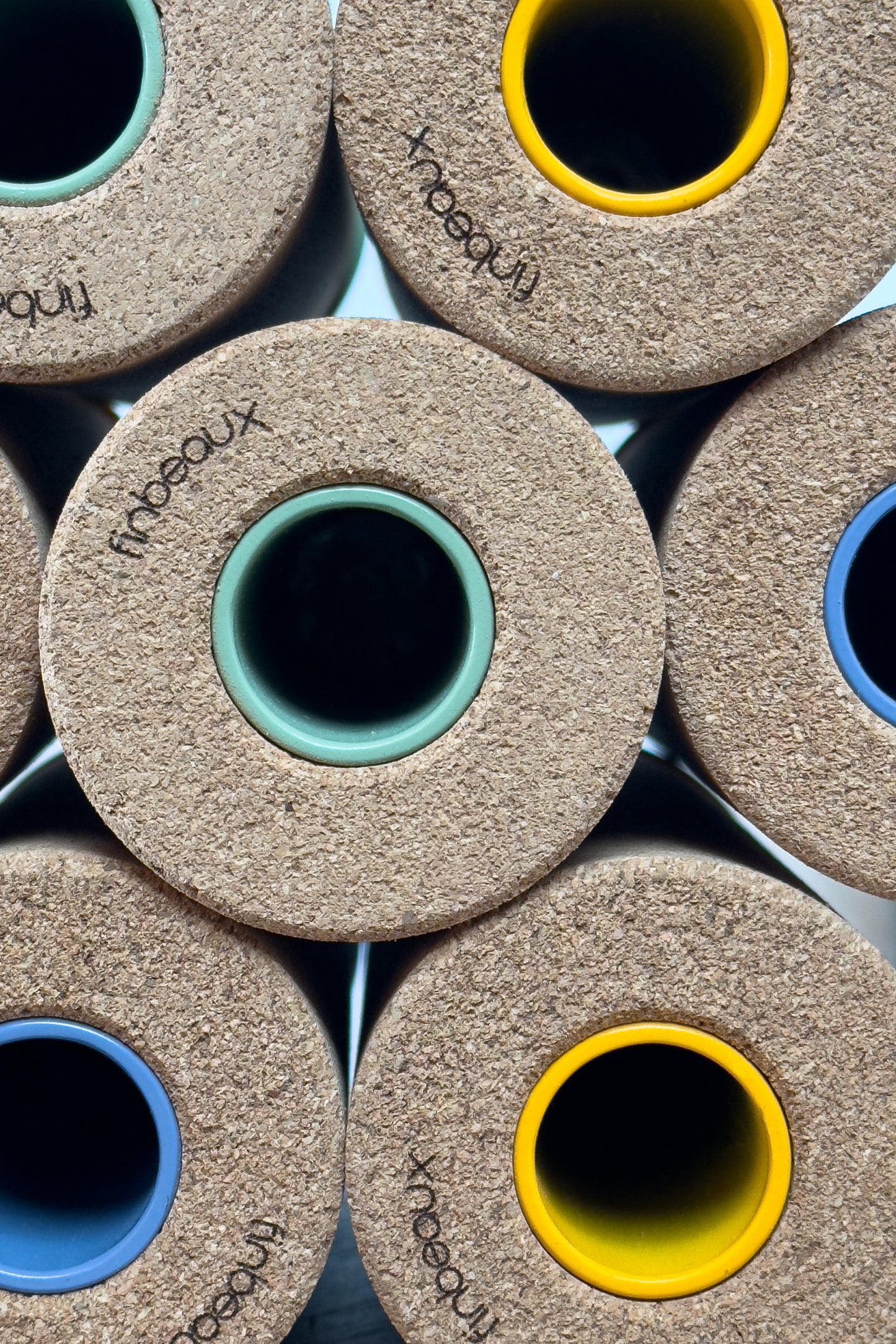 CELEBRATE modulares Deko- und Pinnobjekt in verschiedenen Farben aus Stahl und Kork