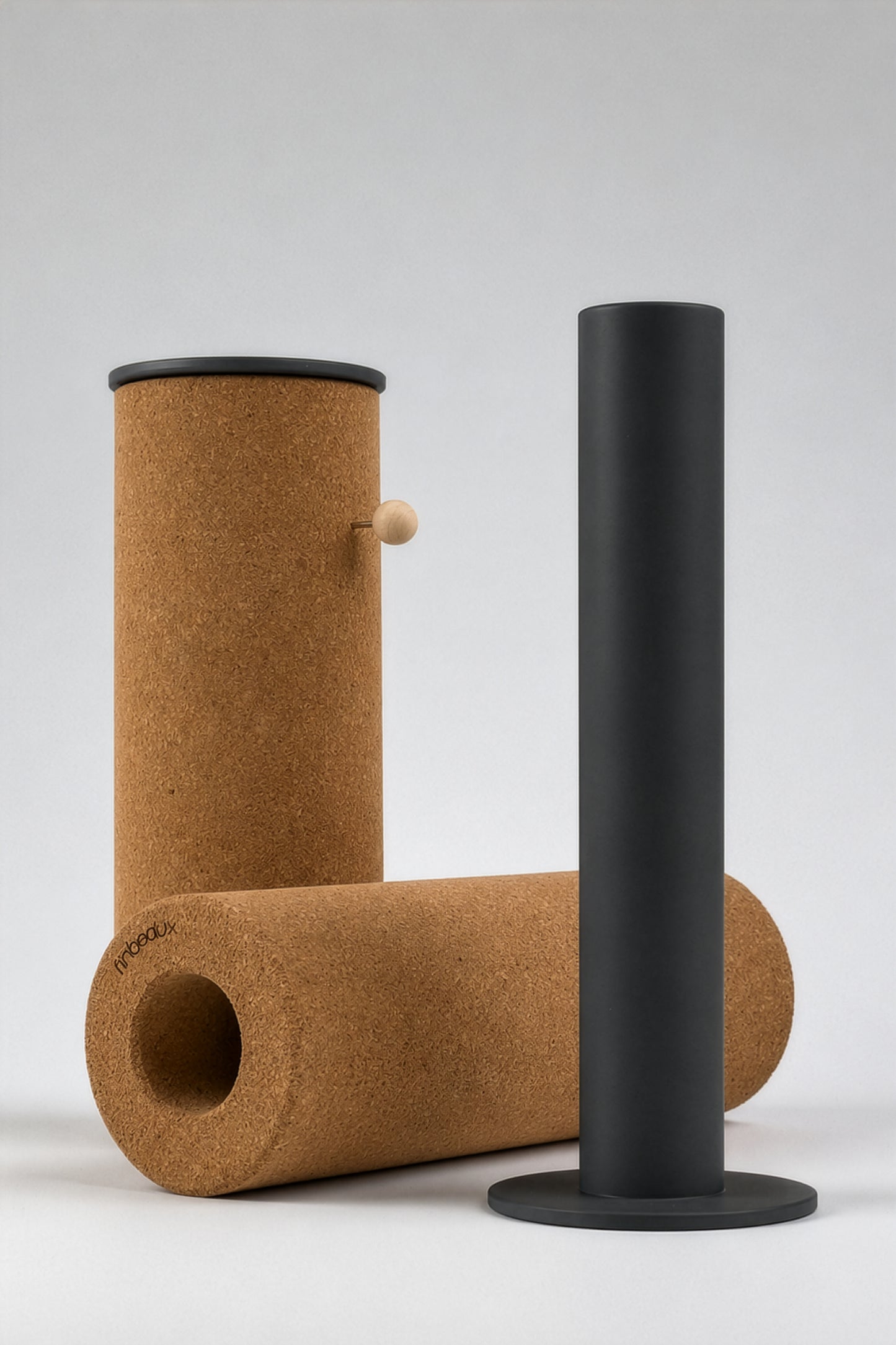 CELEBRATE modulares Deko- und Pinnobjekt aus Stahl und Kork in Bold Grauschwarz von finbeaux