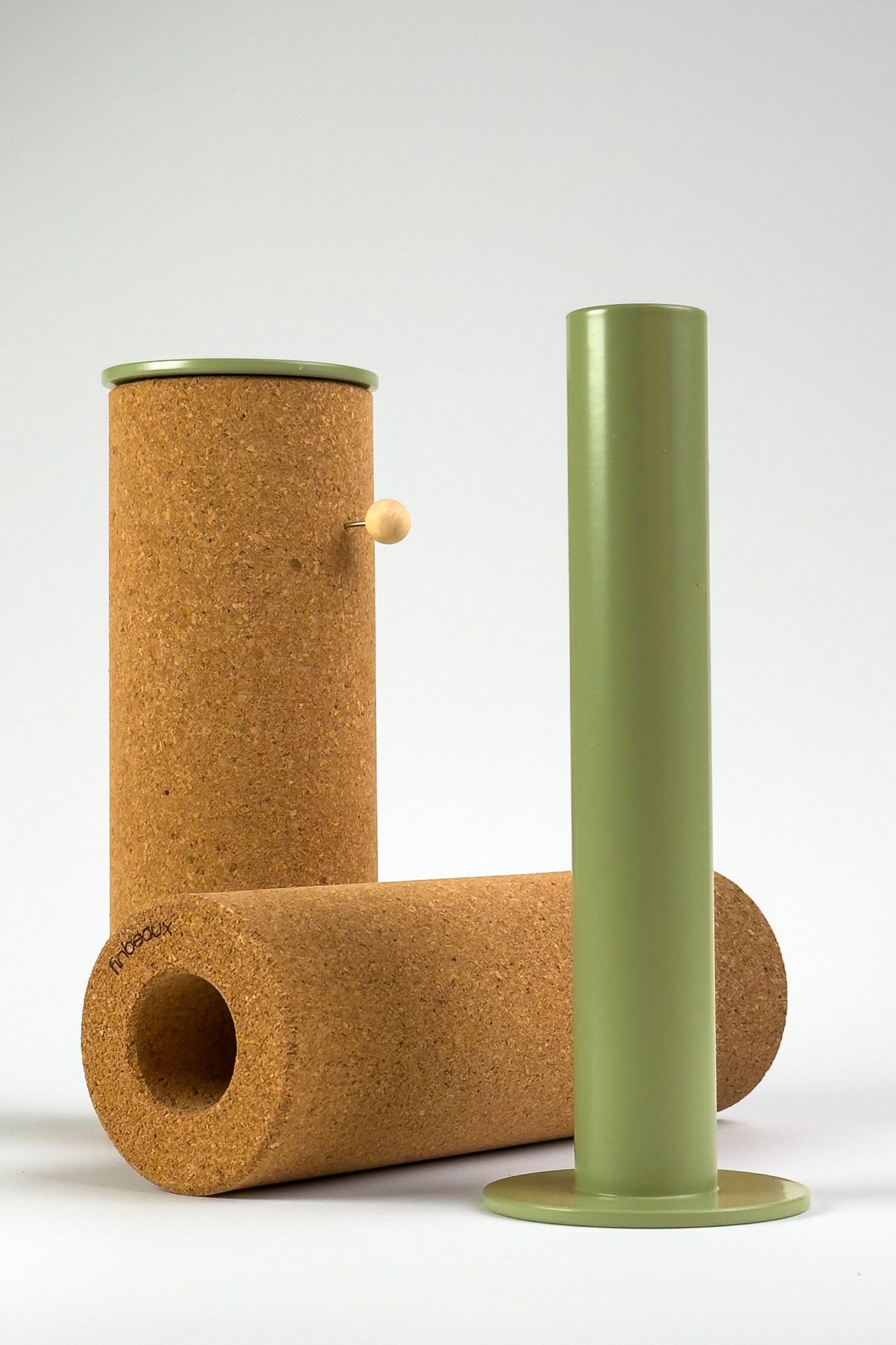 CELEBRATE modulares Deko- und Pinnobjekt aus Stahl und Kork in Fresh Blassgrün von finbeaux