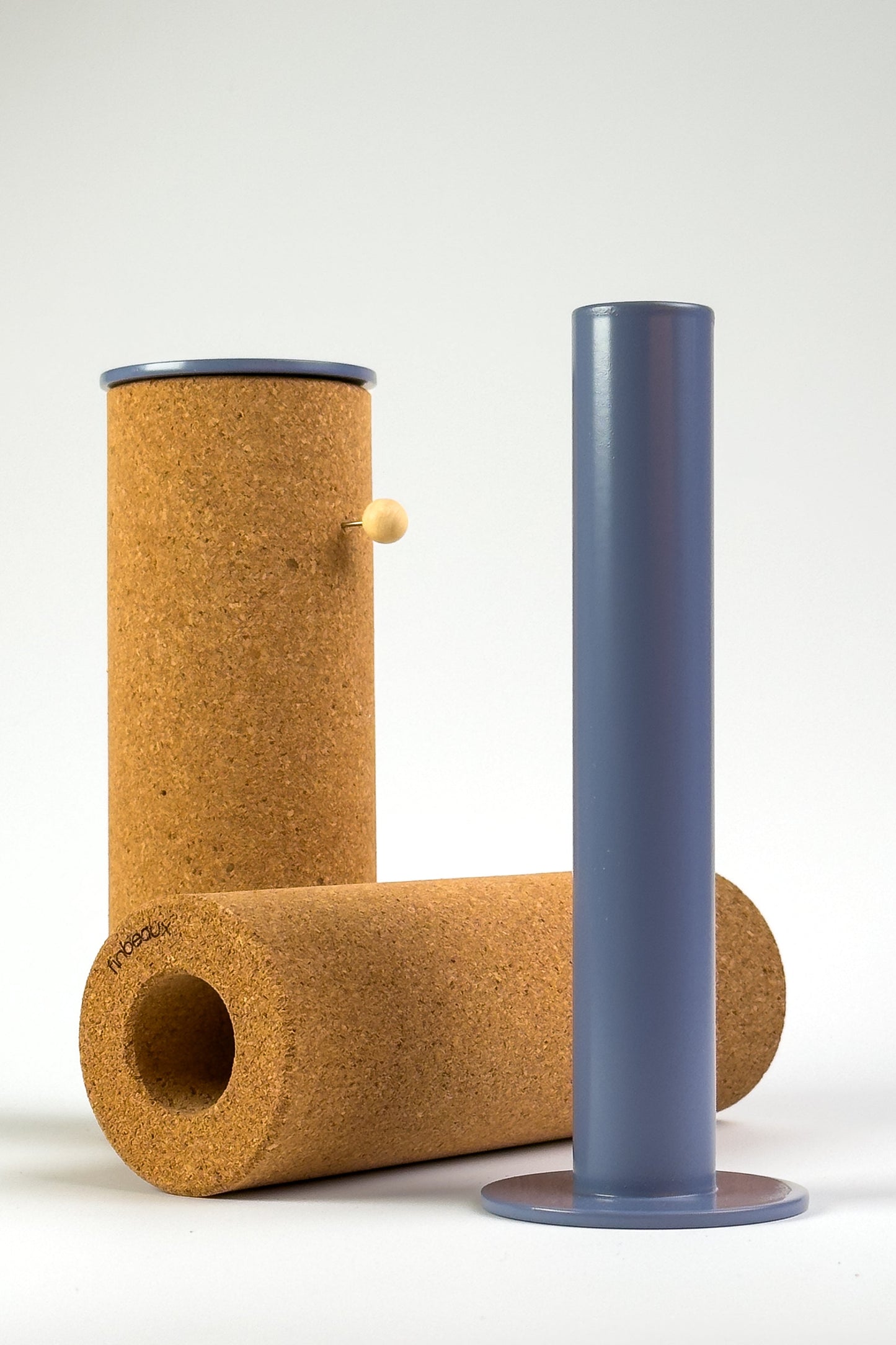 CELEBRATE modulares Deko- und Pinnobjekt aus Stahl und Kork in Breezy Taubenblau von finbeaux